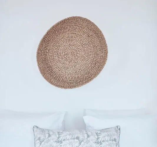 Mr. And Mrs. White - Small Luxury Of The World